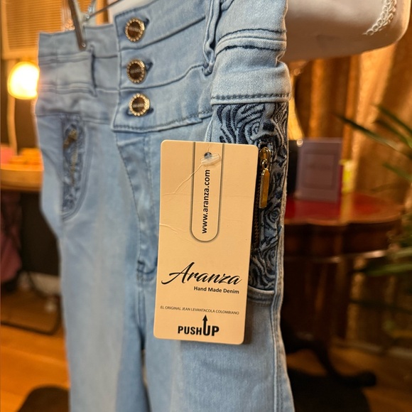 Aranza Denim - NWT Juniors Aranza Light Blue Skinny Jeans